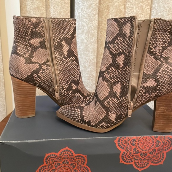 Carlos Santana Shoes - Ankle booties. Never been worn with box